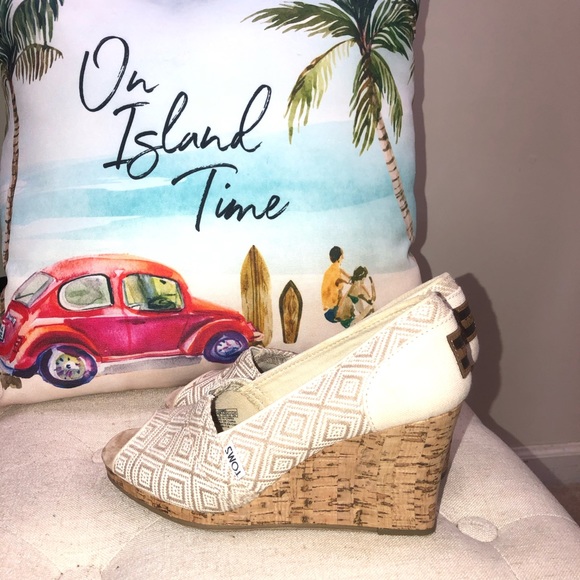 Toms Stella Cork 3 Beige Tan Diamond Design Peep Toe Size 7 Excellent Condition - Picture 1 of 9